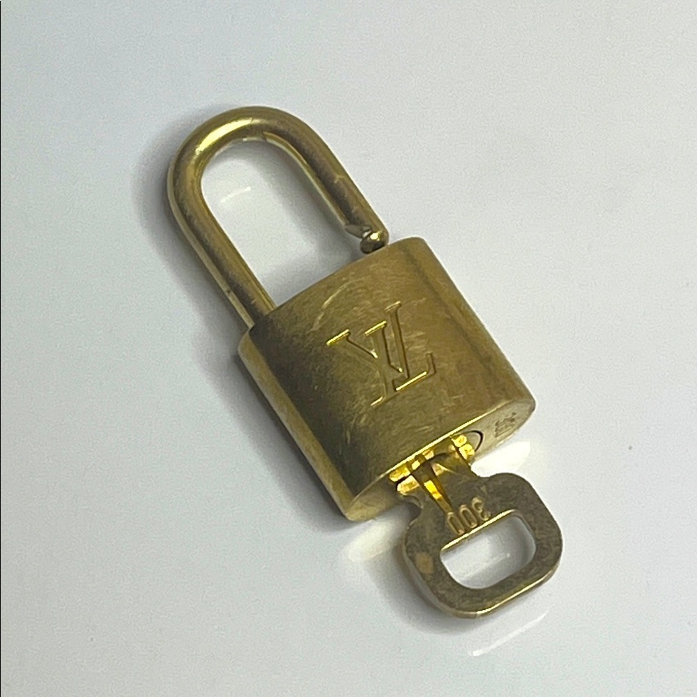 Louis Vuitton Padlock & Key #300